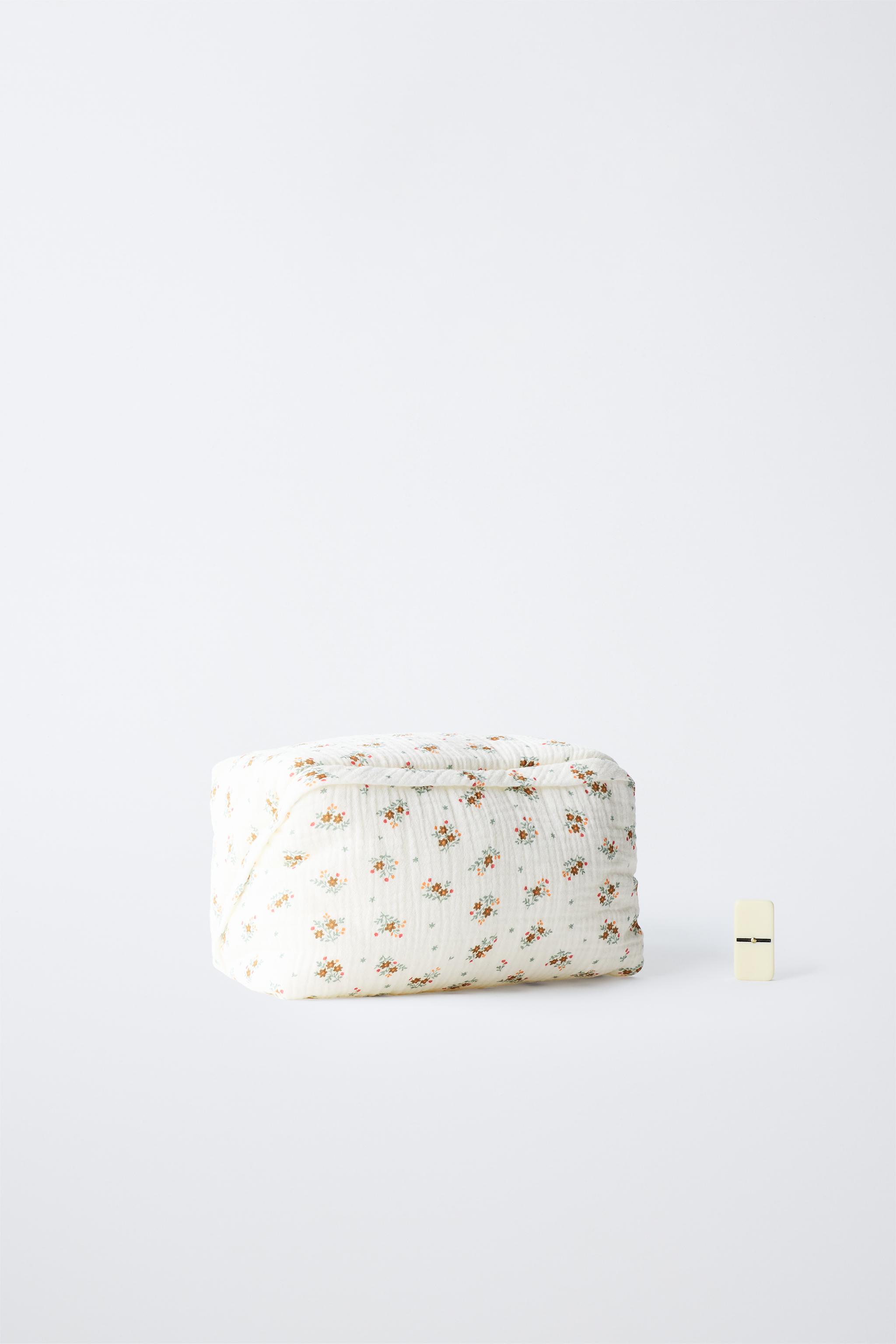 TEXTURED FLORAL PRINT TOILETRY BAG